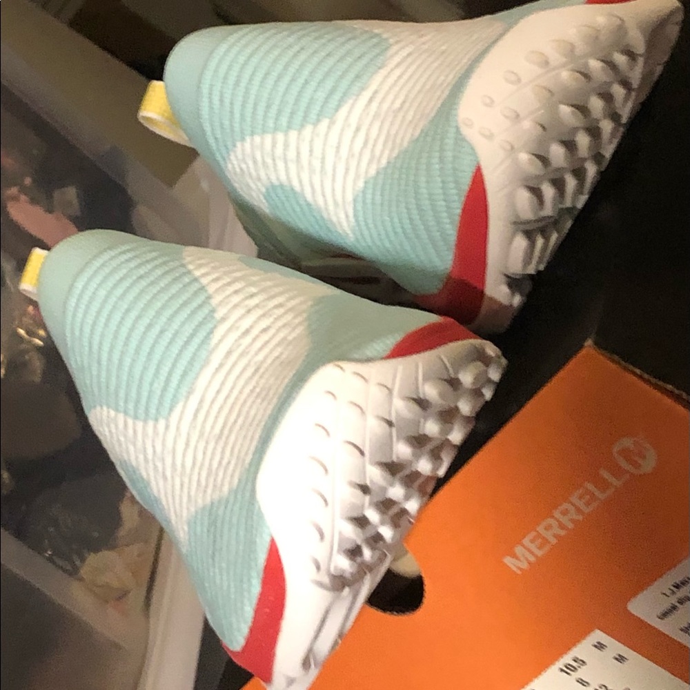 Merrill Range Laceless AC+. Color bleached aqua. Brand new.